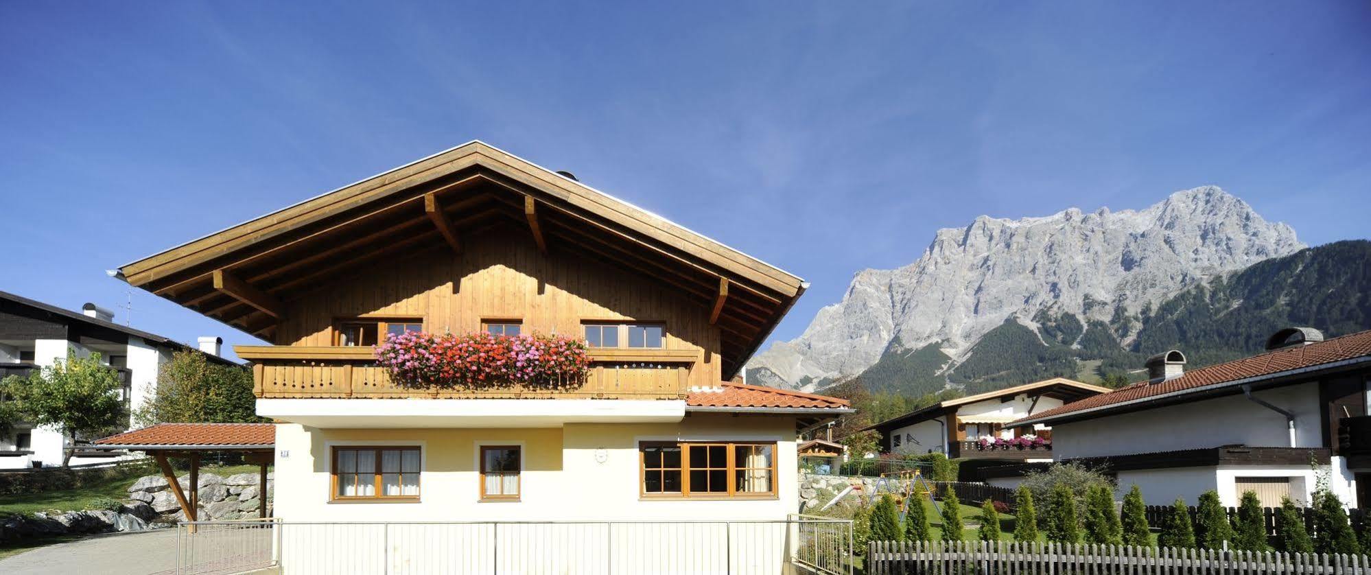 Haus Sieben Zwerge Lägenhet Ehrwald Exteriör bild